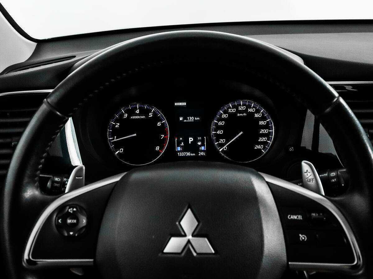 Mitsubishi Outlander с пробегом — 2014 год. Фото: #14