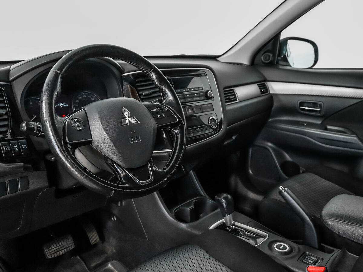Mitsubishi Outlander с пробегом — 2015 год. Фото: #8