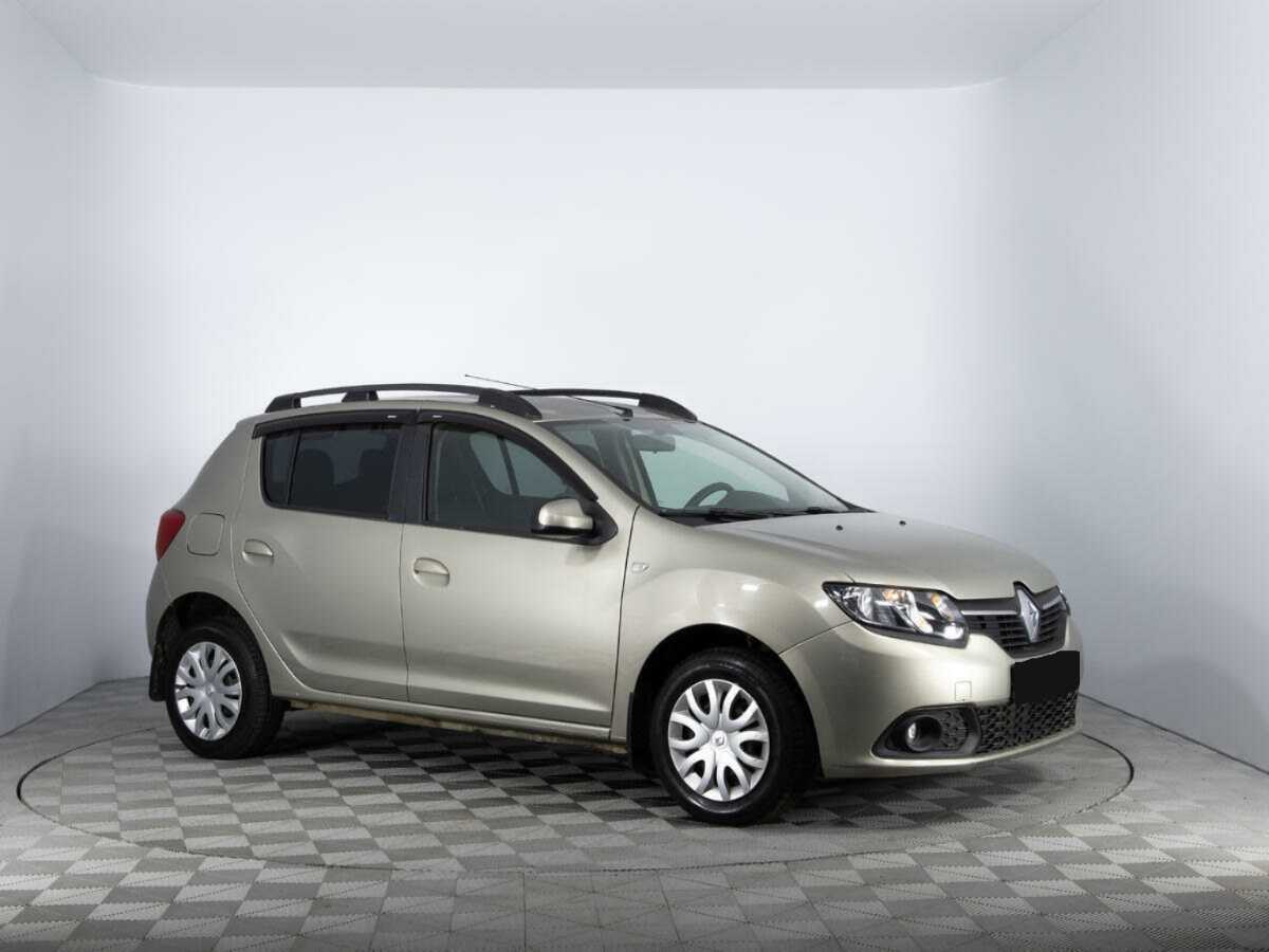 Renault Sandero с пробегом — 2015 год. Фото: #2
