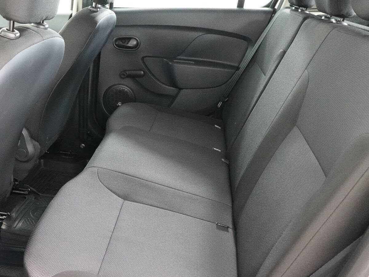 Renault Sandero с пробегом — 2015 год. Фото: #10