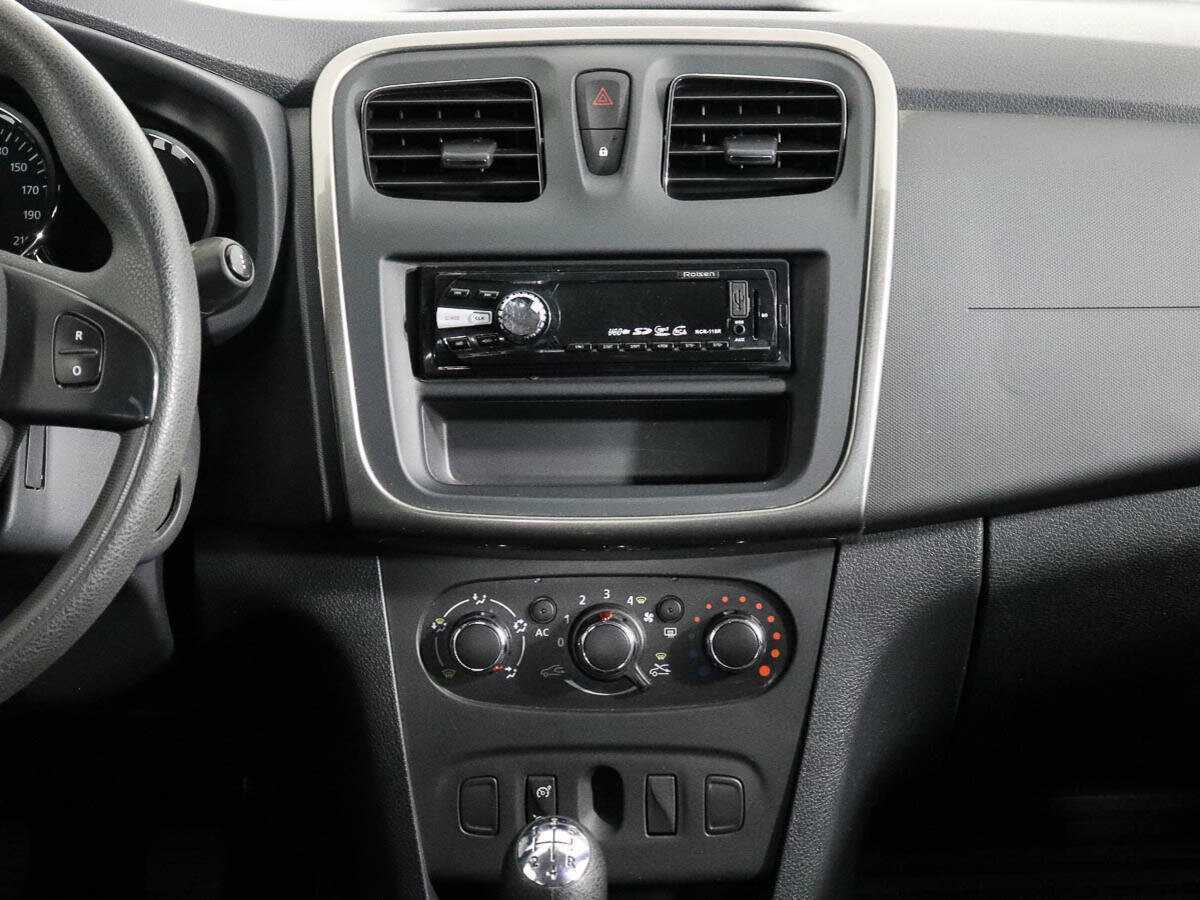 Renault Sandero с пробегом — 2015 год. Фото: #13