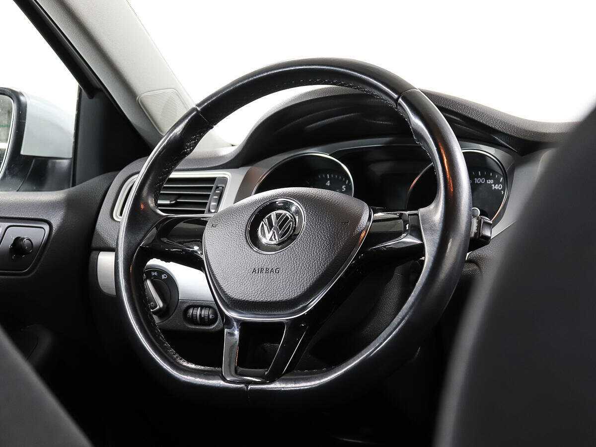 Volkswagen Jetta с пробегом — 2017 год. Фото: #13