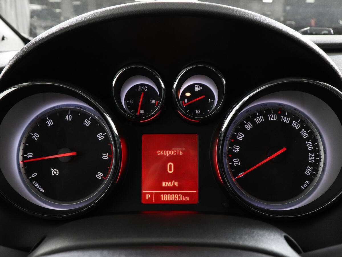 Opel Astra с пробегом — 2014 год. Фото: #6