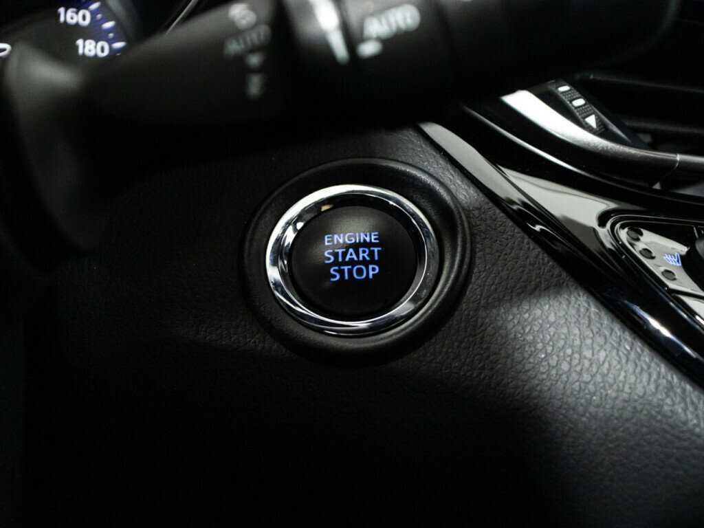 Toyota C-HR с пробегом — 2020 год. Фото: #17