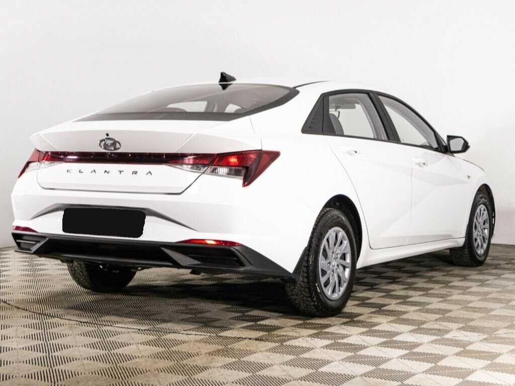 Hyundai Elantra с пробегом — 2021 год. Фото: #4