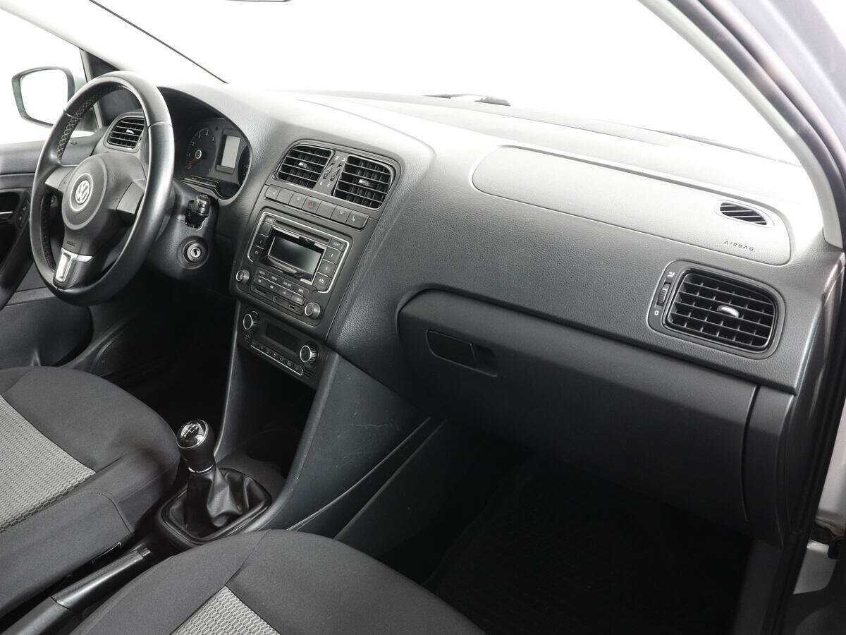Volkswagen Polo с пробегом — 2015 год. Фото: #9