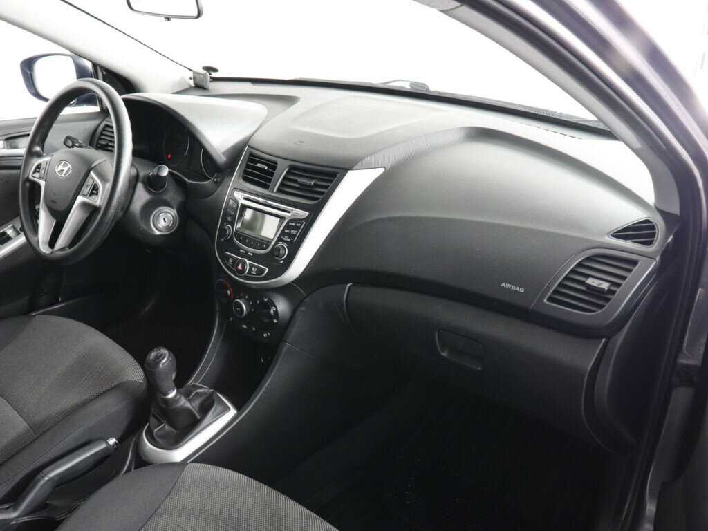 Hyundai Solaris с пробегом — 2012 год. Фото: #5