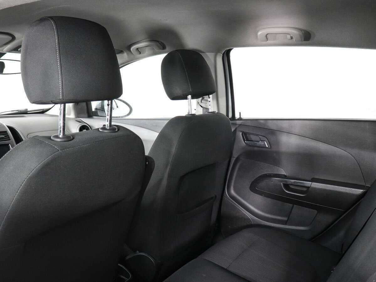 Chevrolet Aveo с пробегом — 2014 год. Фото: #7