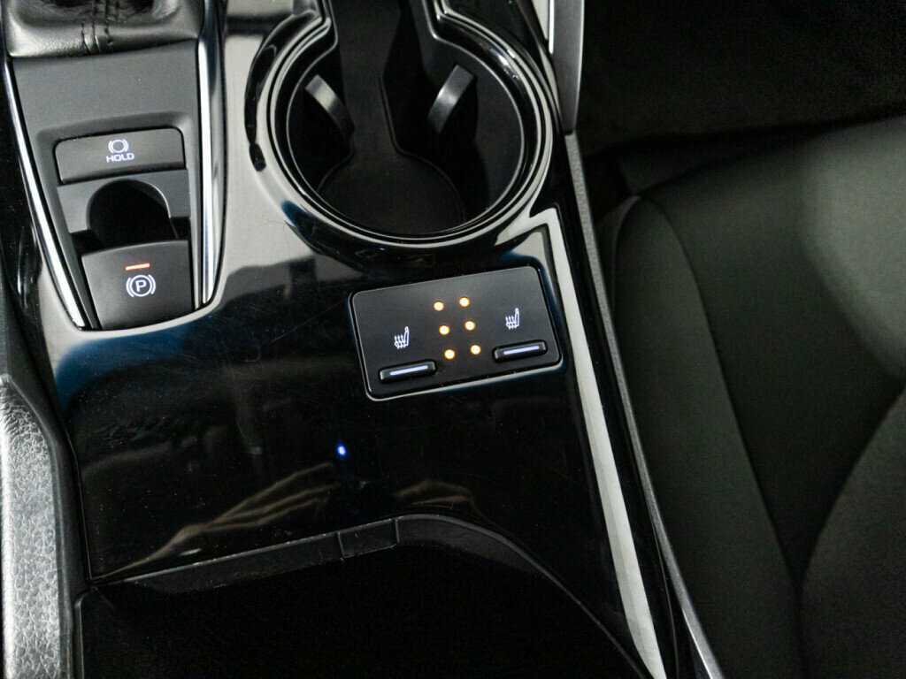 Toyota Camry с пробегом — 2019 год. Фото: #15