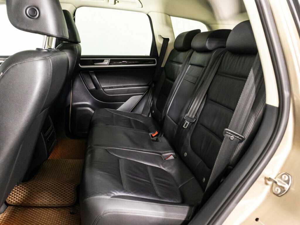 Volkswagen Touareg с пробегом — 2015 год. Фото: #9