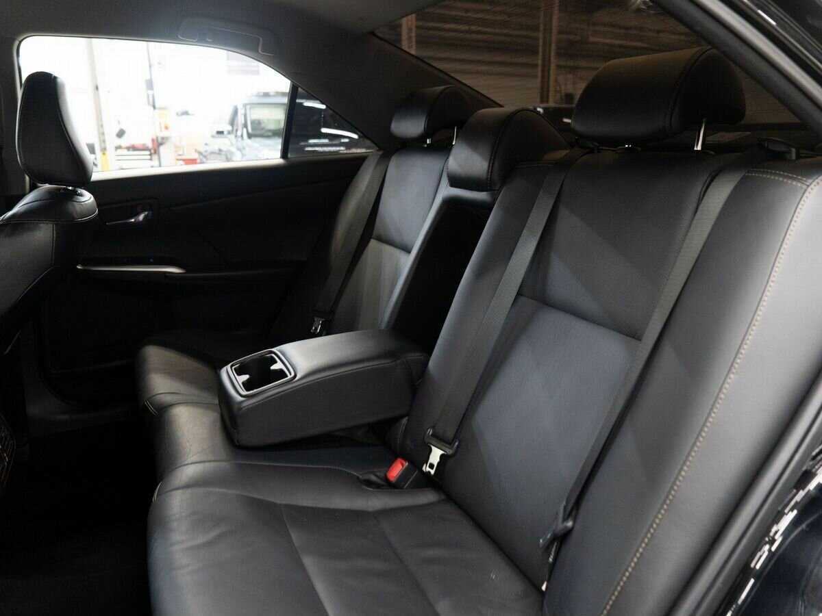 Toyota Camry с пробегом — 2017 год. Фото: #6