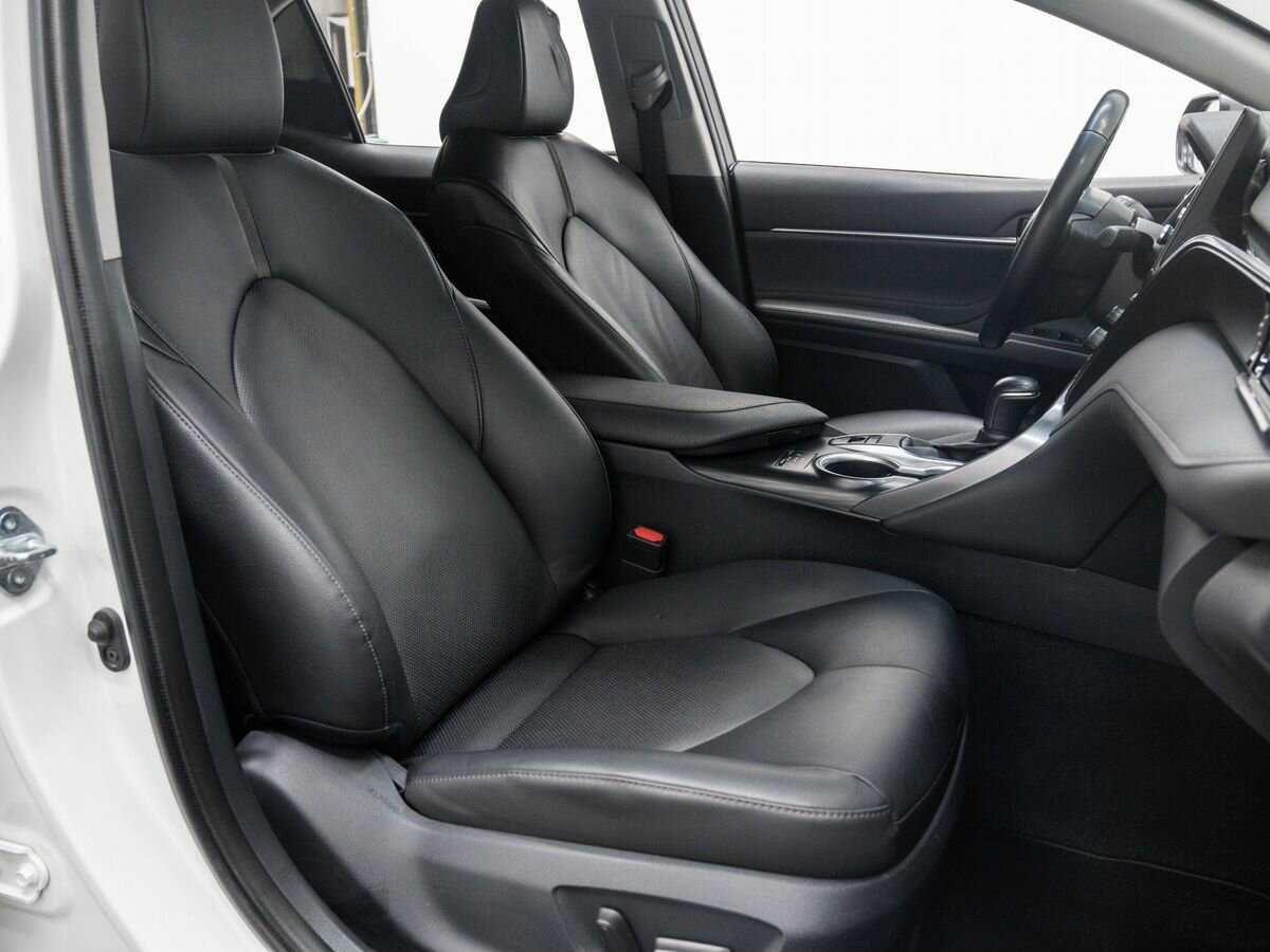 Toyota Camry с пробегом — 2022 год. Фото: #8