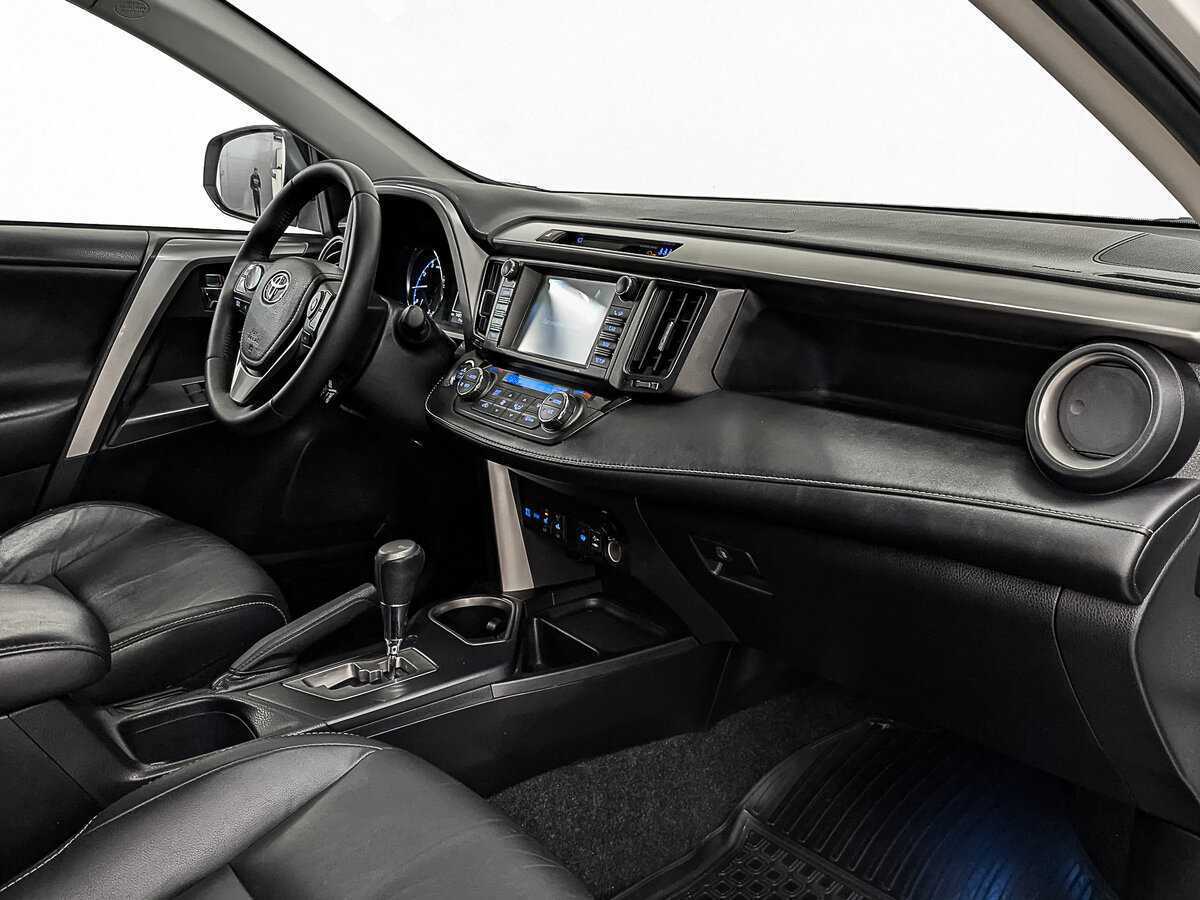 Toyota RAV4 с пробегом — 2017 год. Фото: #12