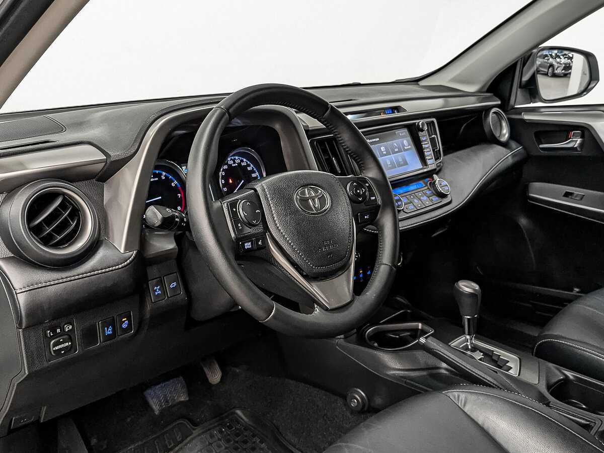Toyota RAV4 с пробегом — 2017 год. Фото: #14