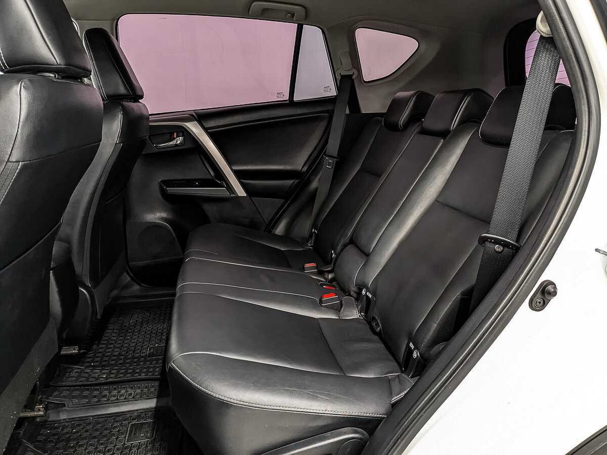 Toyota RAV4 с пробегом — 2017 год. Фото: #17