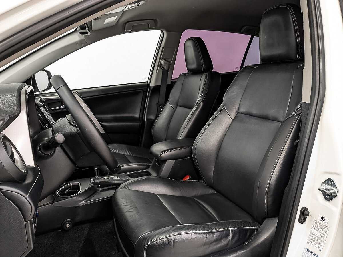 Toyota RAV4 с пробегом — 2017 год. Фото: #19