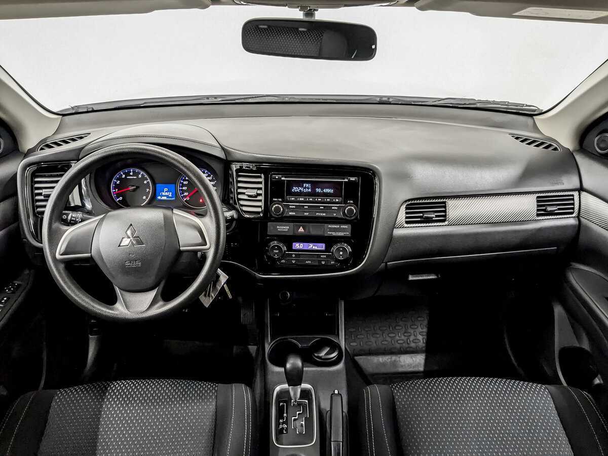 Mitsubishi Outlander с пробегом — 2015 год. Фото: #13