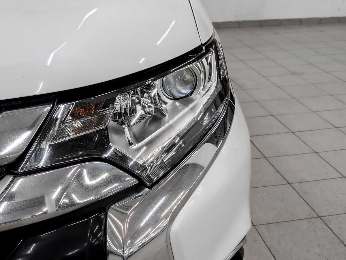 Mitsubishi Outlander с пробегом — 2015 год. Фото: #16