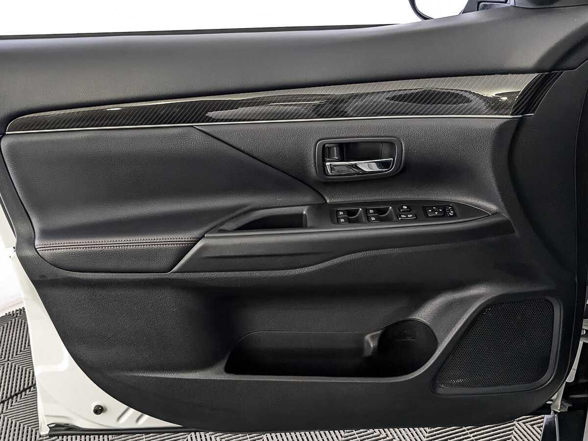 Mitsubishi Outlander с пробегом — 2022 год. Фото: #18