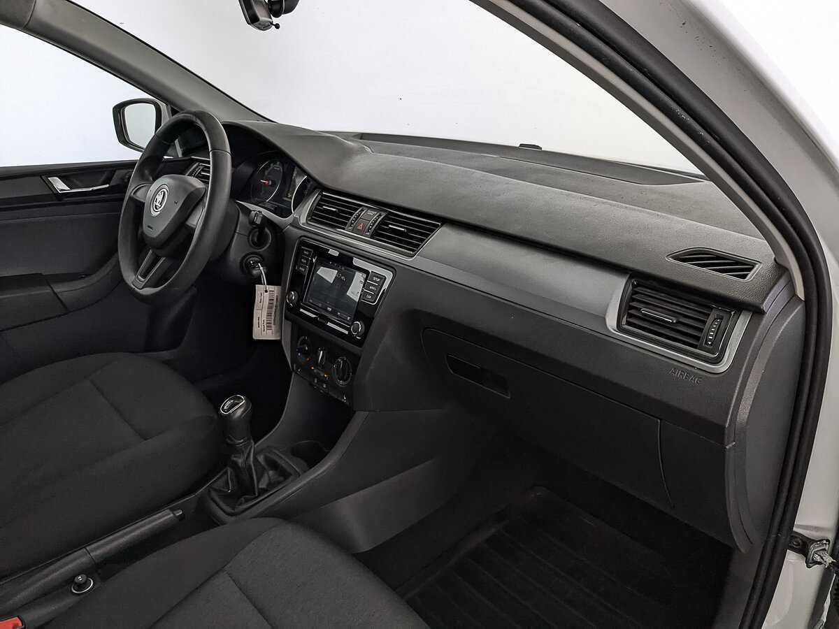 Skoda Rapid с пробегом — 2017 год. Фото: #11