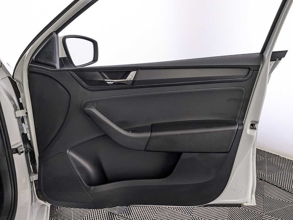Skoda Rapid с пробегом — 2017 год. Фото: #23