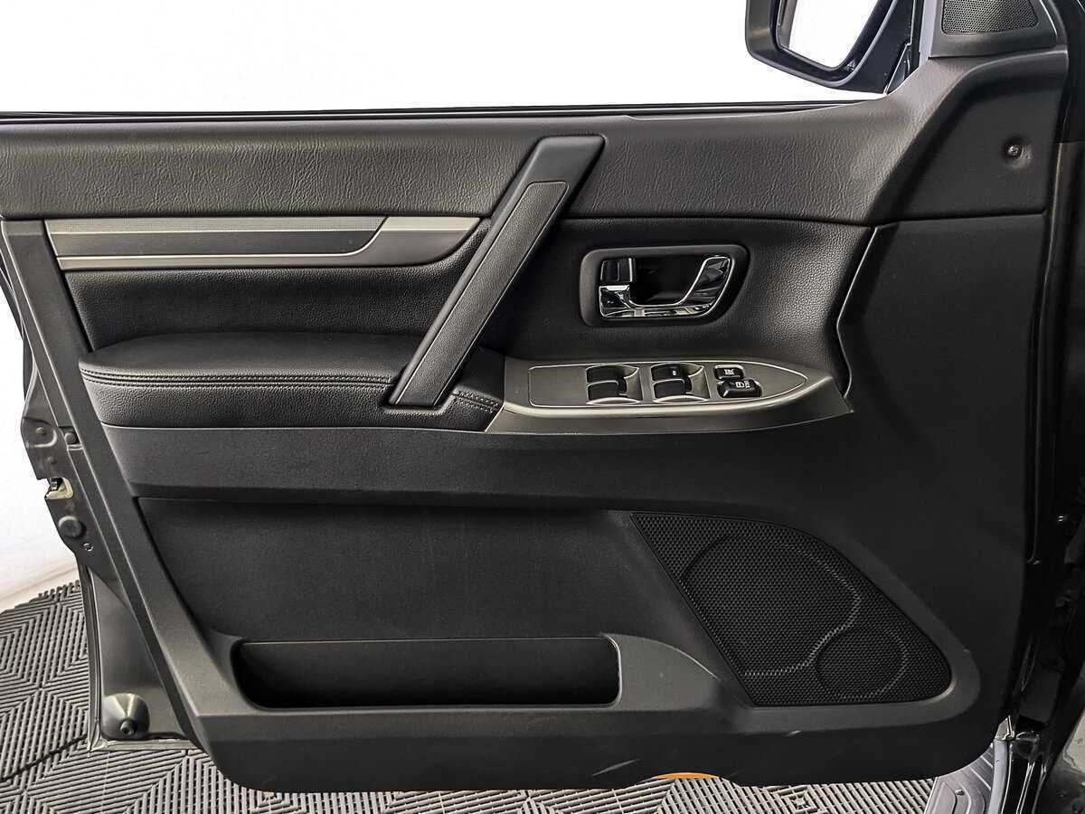 Mitsubishi Pajero с пробегом — 2018 год. Фото: #18