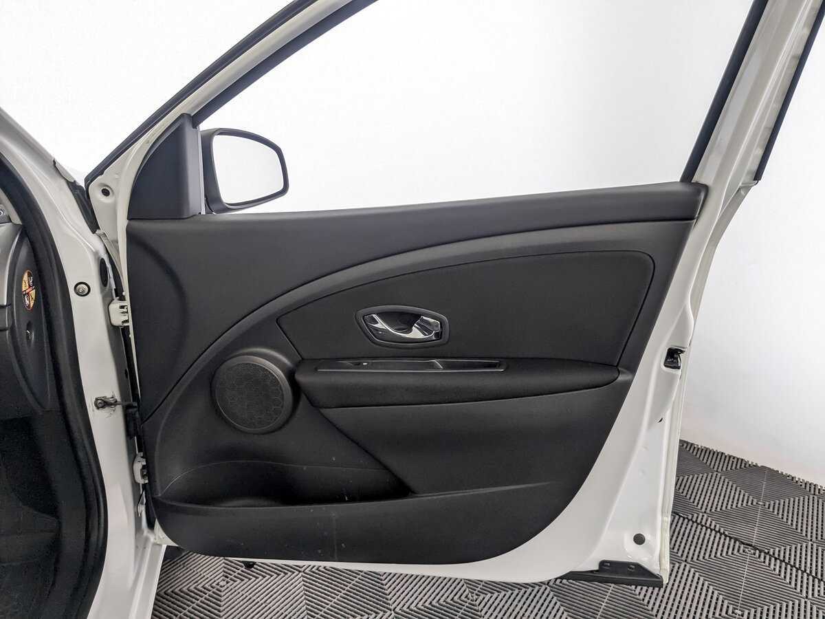 Renault Fluence с пробегом — 2013 год. Фото: #22