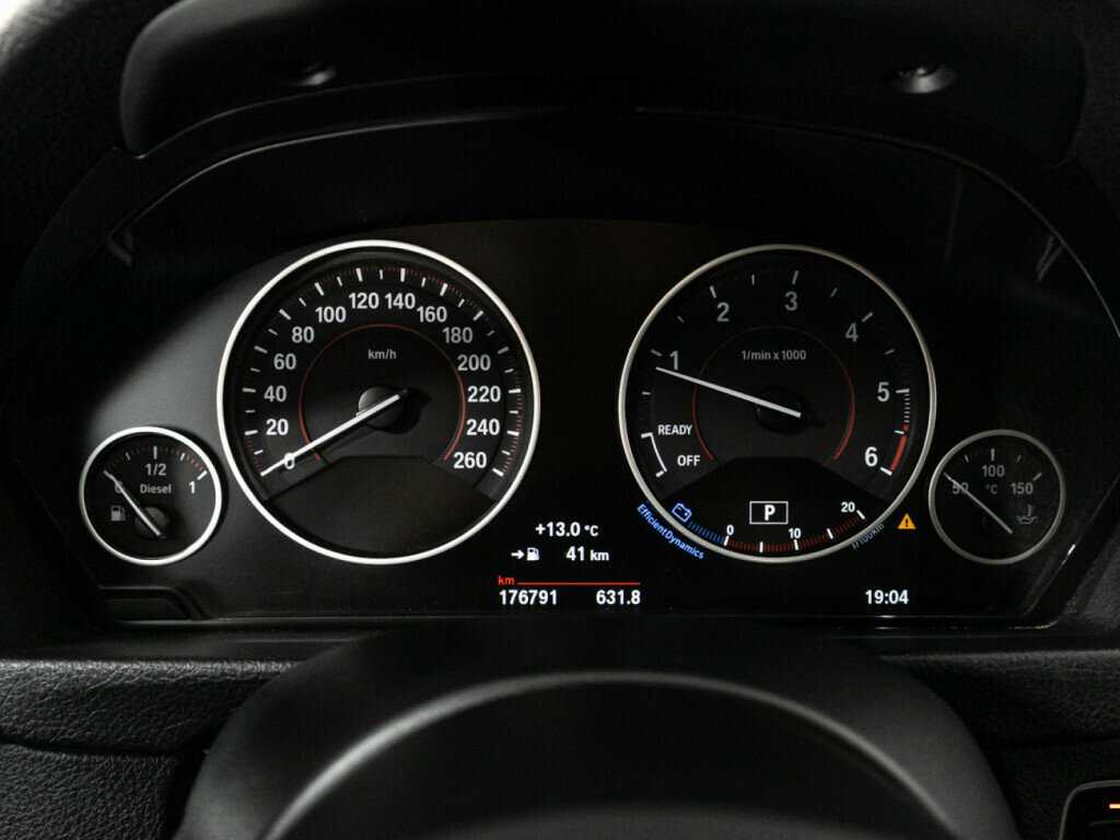 BMW 3 серии с пробегом — 2016 год. Фото: #11