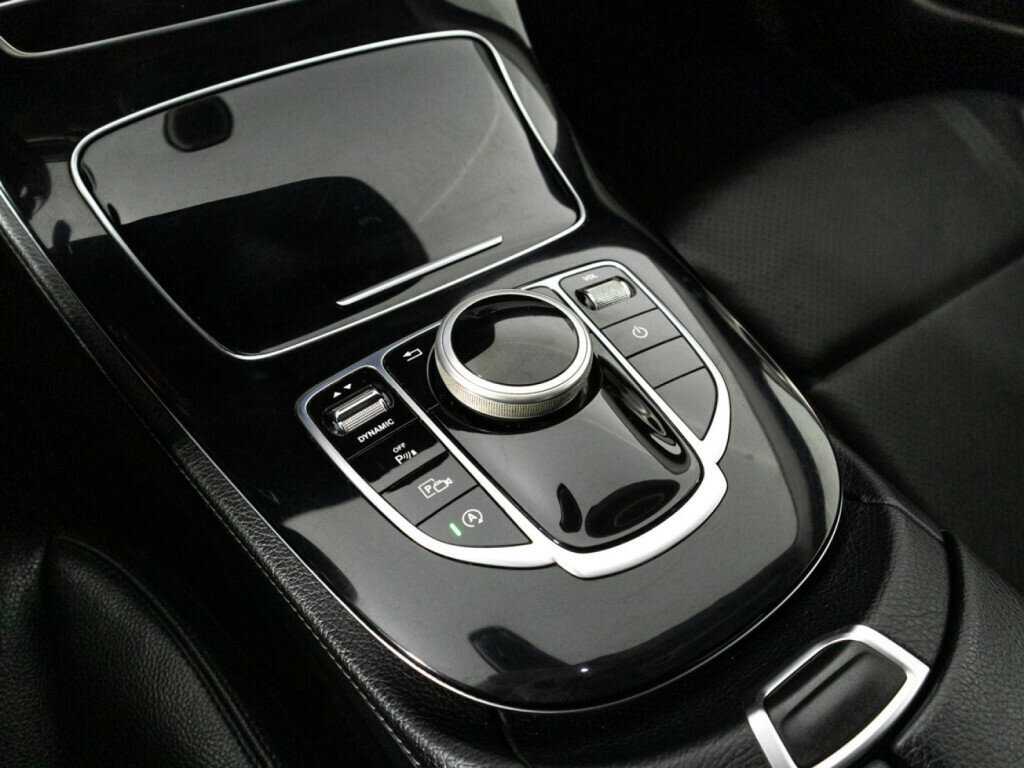 Mercedes-Benz E-Класс с пробегом — 2019 год. Фото: #17