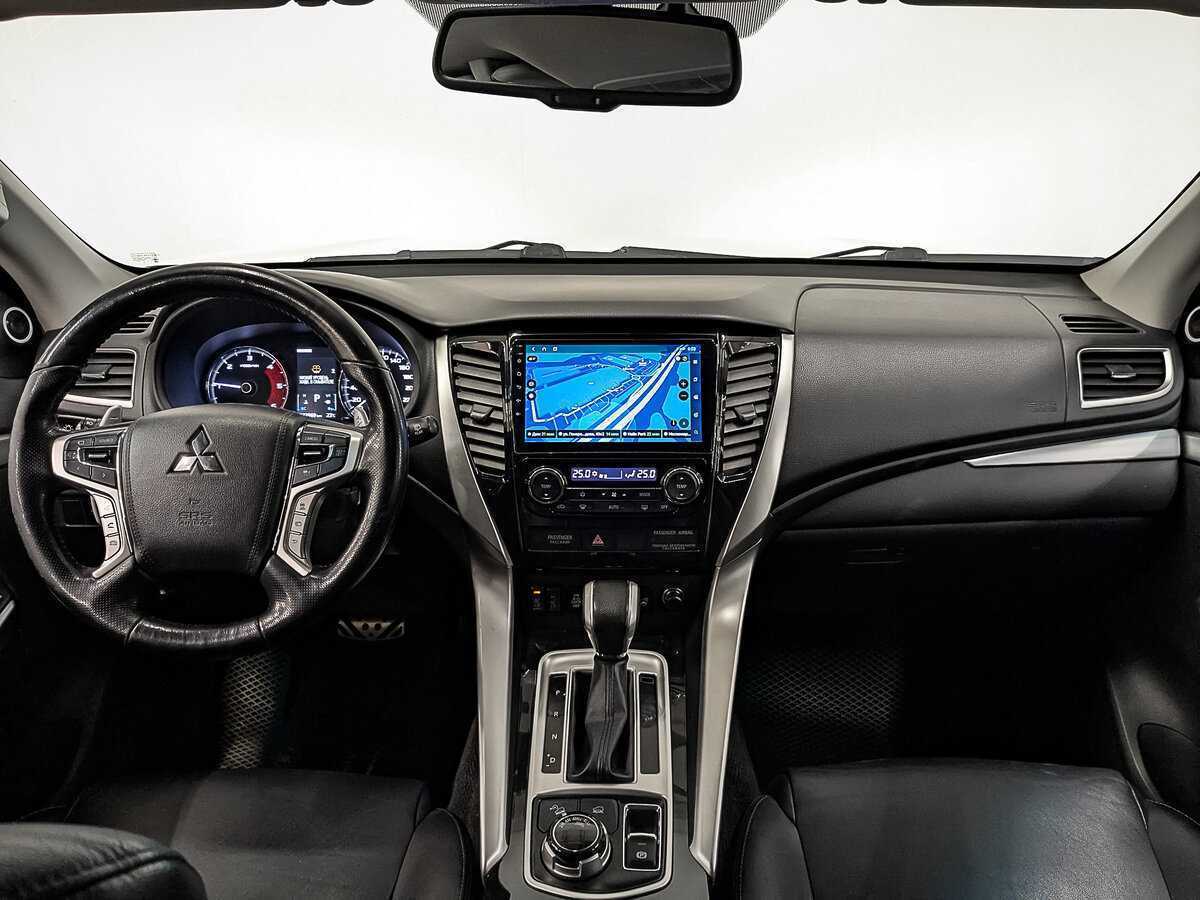 Mitsubishi Pajero Sport с пробегом — 2017 год. Фото: #11