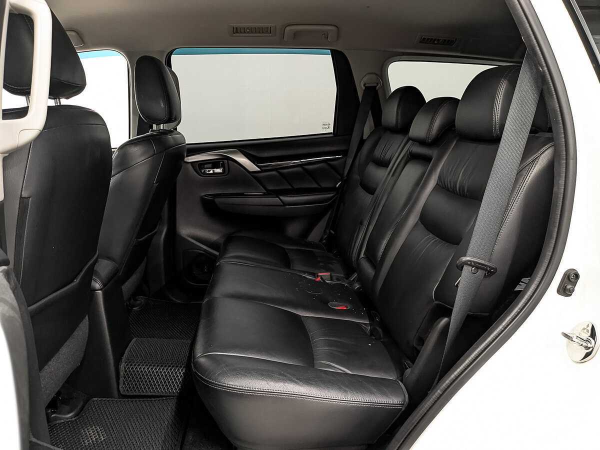 Mitsubishi Pajero Sport с пробегом — 2017 год. Фото: #15