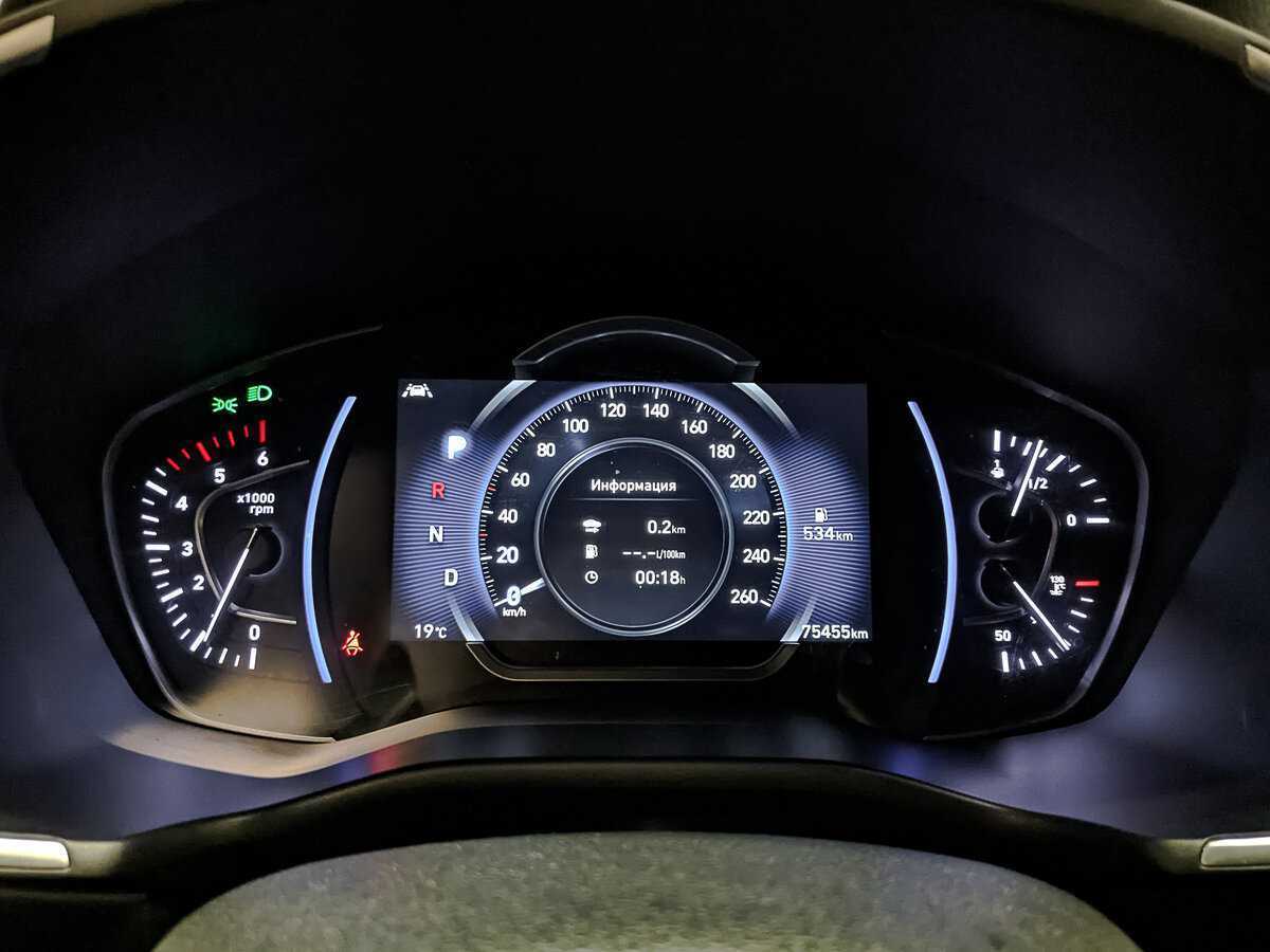 Hyundai Santa Fe с пробегом — 2018 год. Фото: #13