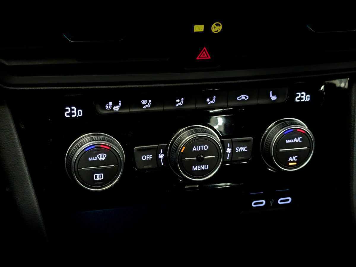 Volkswagen Jetta с пробегом — 2020 год. Фото: #24