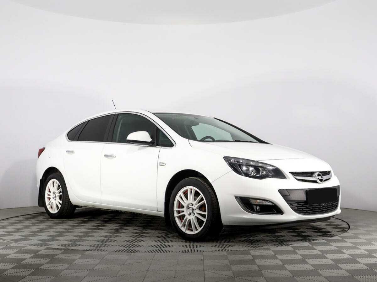 Opel Astra с пробегом — 2013 год. Фото: #2