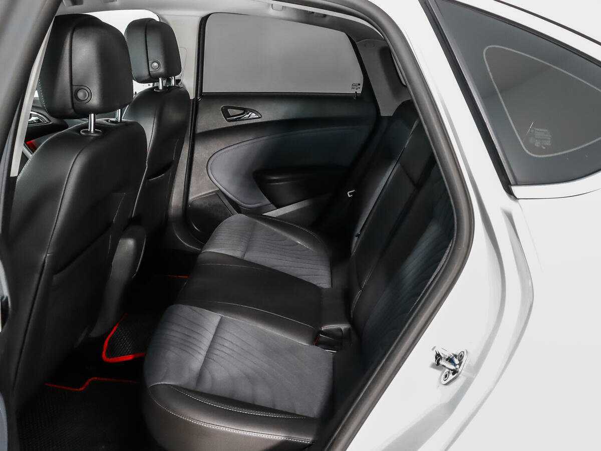 Opel Astra с пробегом — 2013 год. Фото: #9