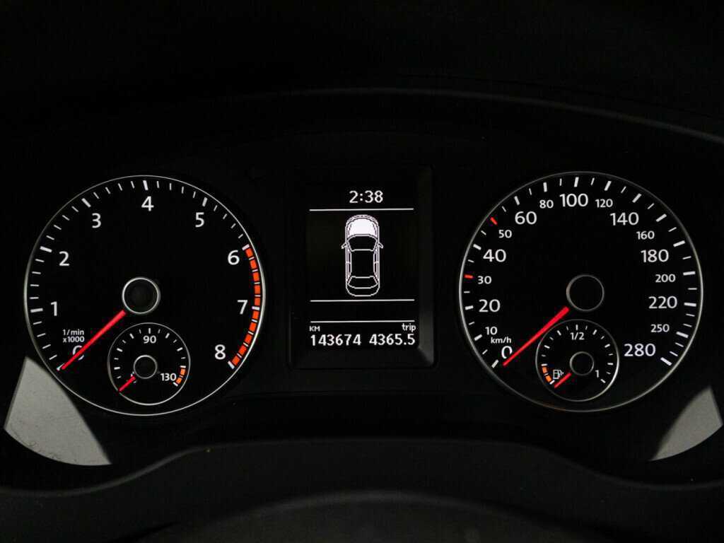 Volkswagen Jetta с пробегом — 2012 год. Фото: #11