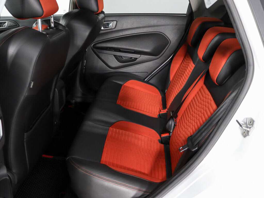 Ford Fiesta с пробегом — 2016 год. Фото: #10