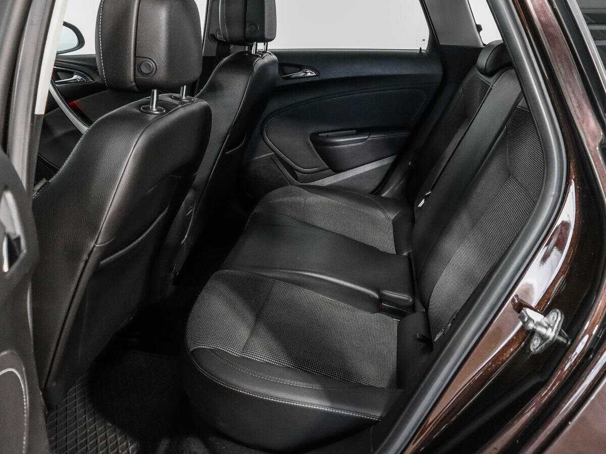 Opel Astra с пробегом — 2013 год. Фото: #9