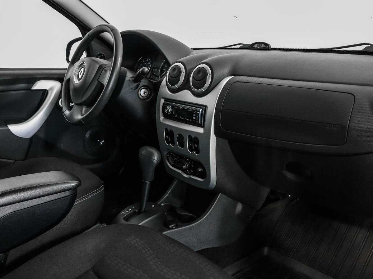 Renault Sandero с пробегом — 2014 год. Фото: #10