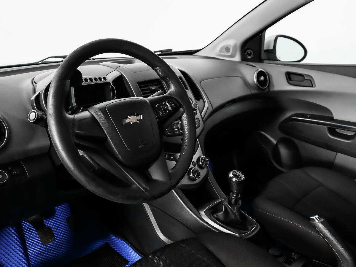 Chevrolet Aveo с пробегом — 2014 год. Фото: #8