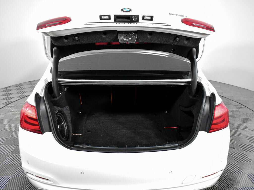 BMW 3 серии с пробегом — 2017 год. Фото: #22