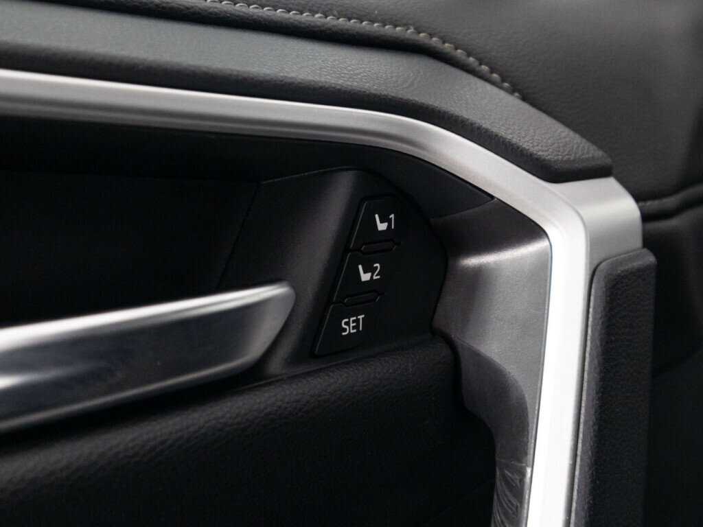 Toyota RAV4 с пробегом — 2020 год. Фото: #15