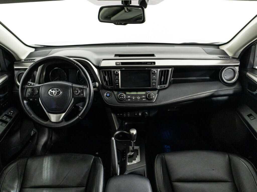 Toyota RAV4 с пробегом — 2017 год. Фото: #12