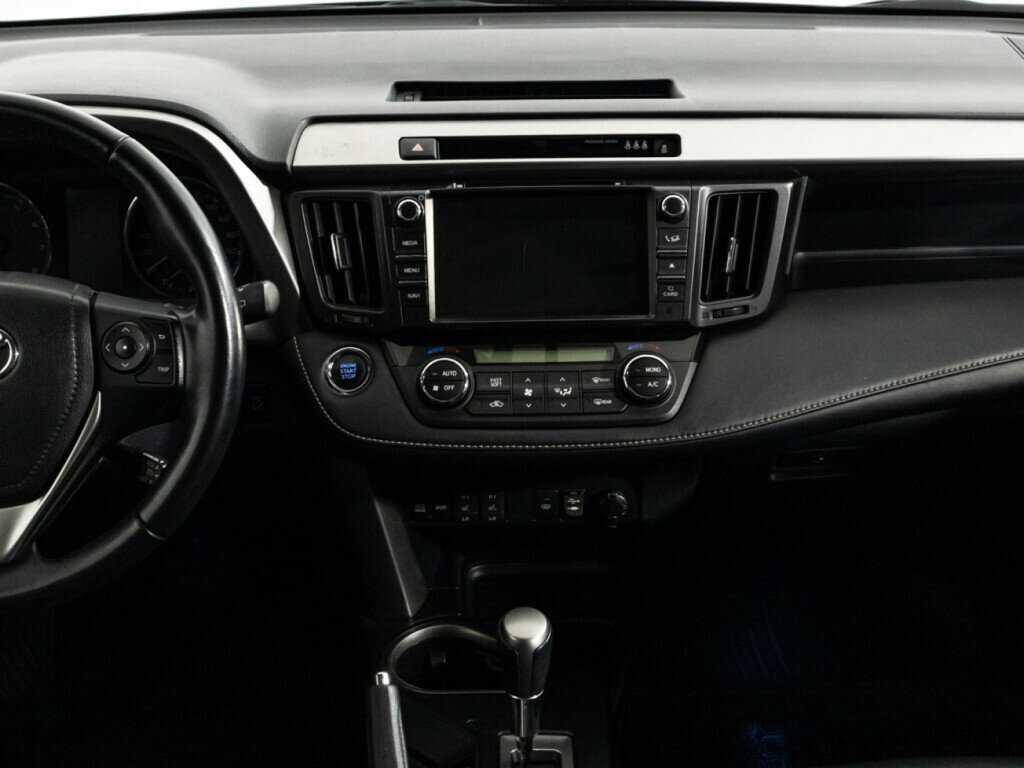 Toyota RAV4 с пробегом — 2017 год. Фото: #13