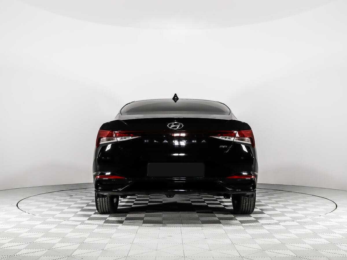 Hyundai Elantra с пробегом — 2021 год. Фото: #5