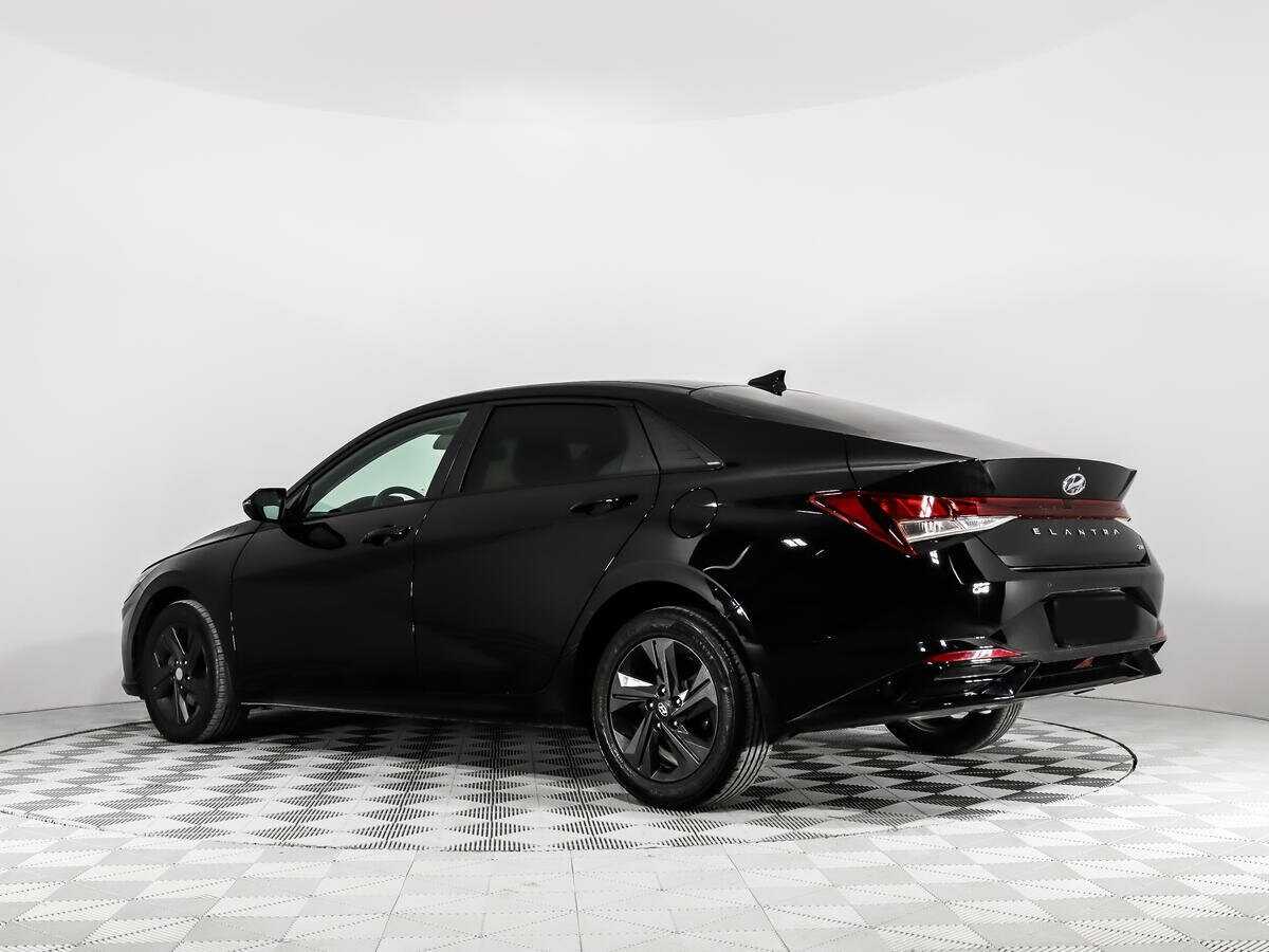 Hyundai Elantra с пробегом — 2021 год. Фото: #6