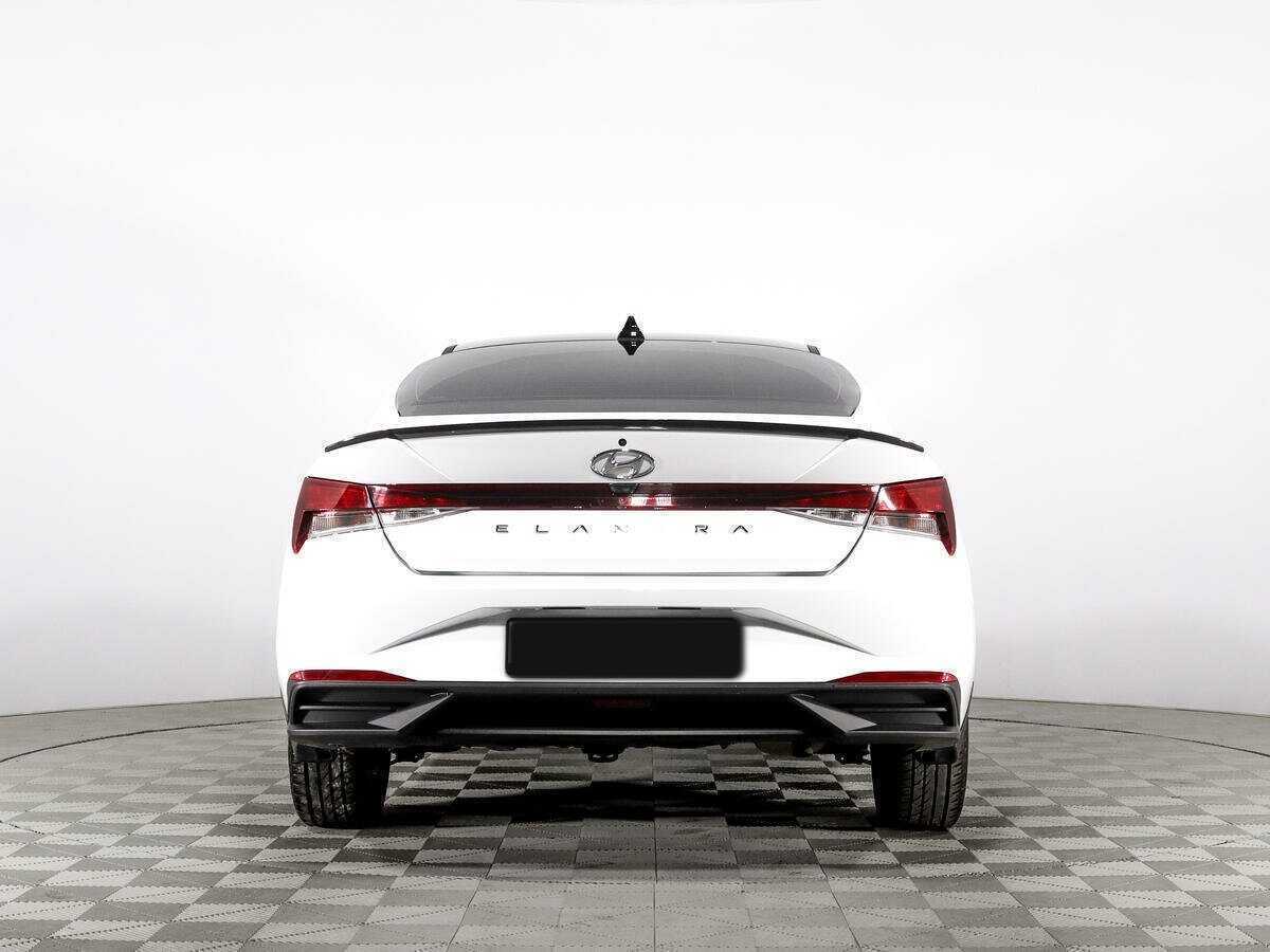 Hyundai Elantra с пробегом — 2021 год. Фото: #5