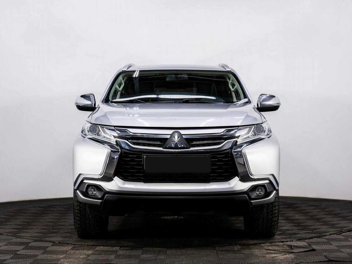 Mitsubishi Pajero Sport с пробегом — 2017 год. Фото: #1