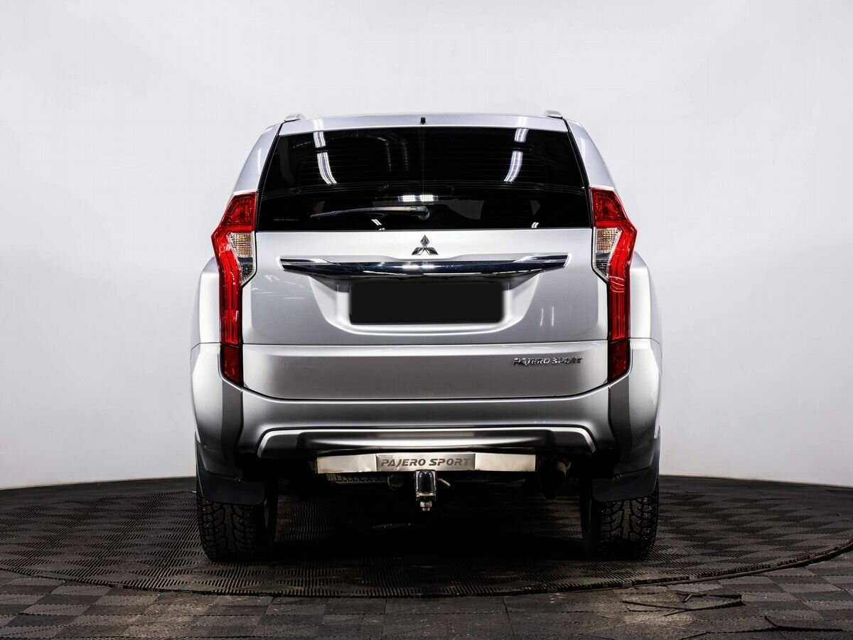 Mitsubishi Pajero Sport с пробегом — 2017 год. Фото: #4