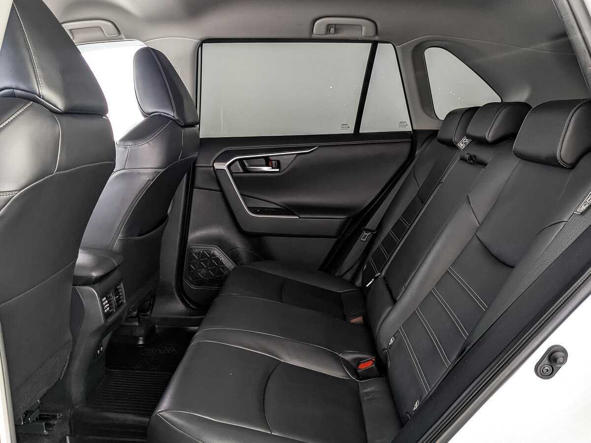 Toyota RAV4 с пробегом — 2019 год. Фото: #17